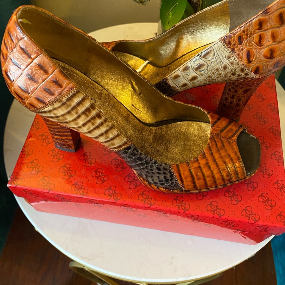 Guess Crocodile Pumps